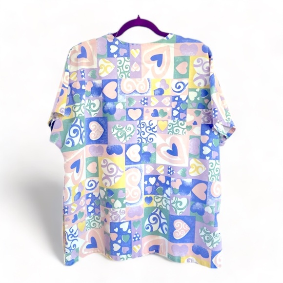 Fundamentals Block Hearts V-Neck Scrub Top w Pockets- Lrg - Picture 3 of 3